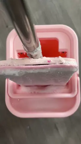 Girl Therapy 🎀🫧 My favorite flat mop now in pink 🤭🩷 #CleanTok #cleaningmotivation #aestheticcleaning #girltherapy ##sudsycleaning #cleaningtiktok #cleaninginspo #pinkaesthetic #spongesqueezingasmr #joymoop #joymoopflatmop #limpieza#mopping #asmr 