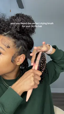 new staple in my routine 🤭🤭 #fyp #curlyhair #curlyhairstyles #curlyhairroutine #3chair #4ahair #bouncecurlbrush #definedcurls #curlyhairtutorial #creatorsearchinsights 