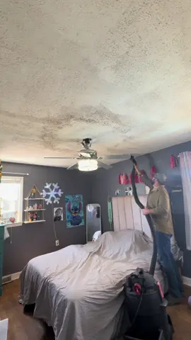 This is your reminder to clean those ceilings, y’all! #popcornceiling #cleaningpopcornceiling #cleaning #CleanTok #motivation #motivationalvideo #momtok #cleantok #productiveday #dayinthelife #sahmsoftiktok #howtotiktok #howtoadult #howtoclean #haters #kidsoftiktok  