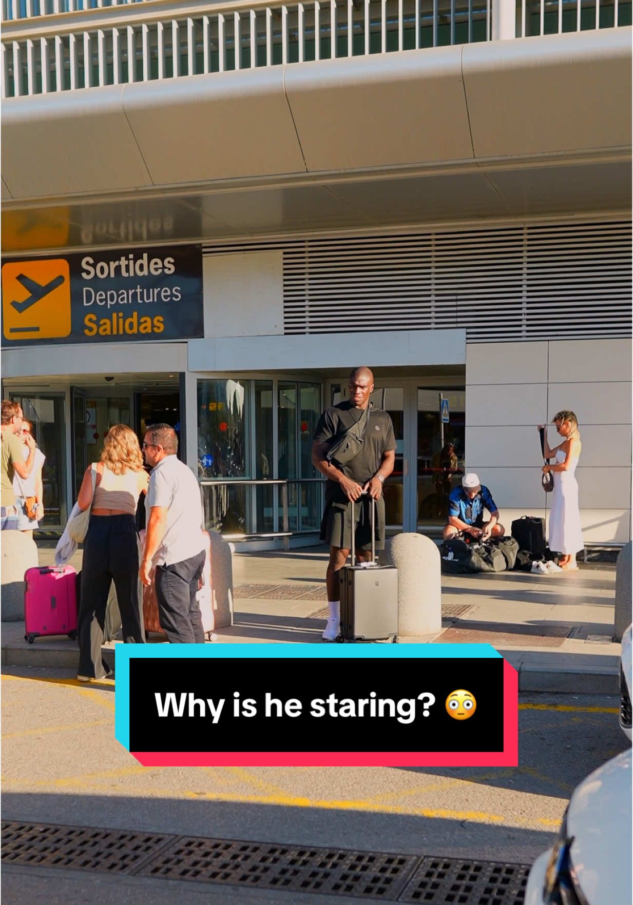Why’s this Brer Gazing at man 🤨 @Elevatorboys #Airport #Cute #Men