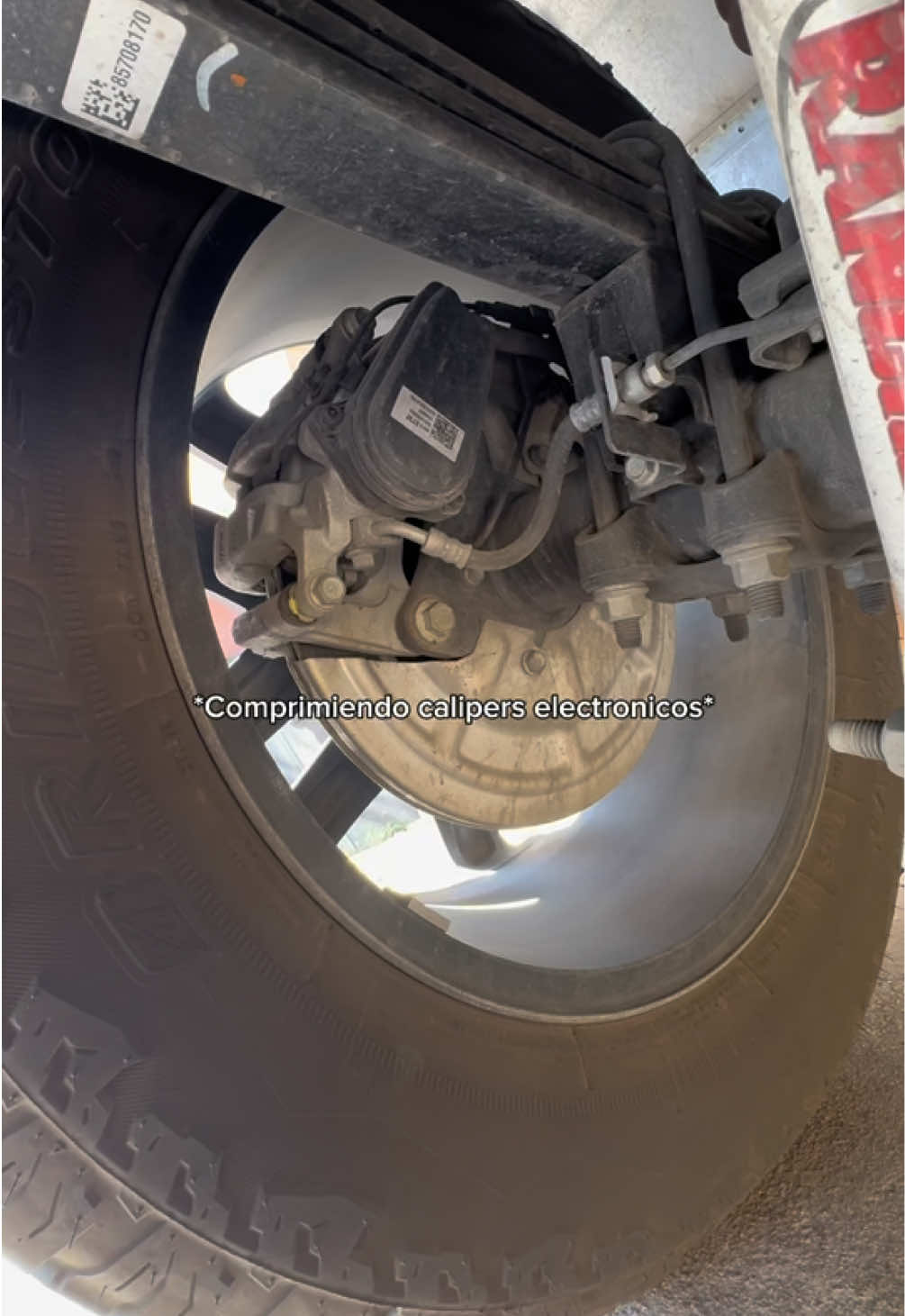 Hay que comprimir los pistones para hacer los frenos traseros #obd2scanner #TikTokShopSpringGlowUp #TopdonChallenge #cartok #tiktokautocampaign 