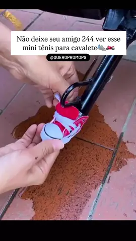 Comenta MOTO, te envio o link desse tênis para moto, Eleva o estilo da sua moto com esse acessório único!  Esse mini tênis para cabelete não só protege o pedal contra o desgaste, mas também transforma seu visual com um toque descolado. Ideal para quem quer expressar personalidade até nos mínimos detalhes! 🚀🏍️ 🔸 Proteção e estilo em uma só peça 🔸 Perfeito para amantes de motos e customização 🔸 Compatível com vários modelos de pedal #tenis #tênis #moto