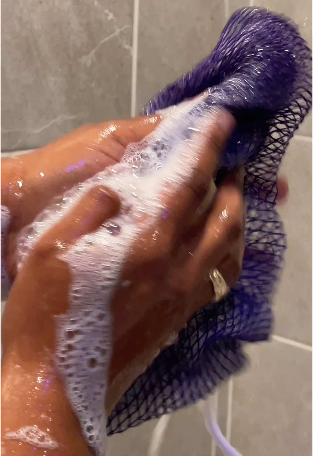 My skin is about to be so clean and clear! ✨ Best antibacterial antiseptic soap 🧼 #dettol #dettolantisepticliquid #antibacterialsoap #showerroutine #showeressentials #shower #tiktokshopspringglowup #creatorsearchinsights 