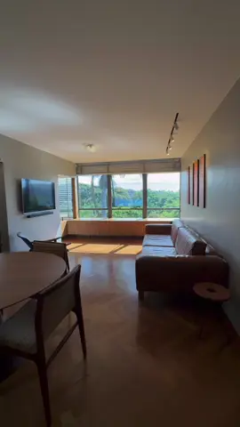 📍 SQS 308 - Asa Sul  📏 115m² 💰 R$ 2.799.000,00 🏠 2 quartos/ 2 suítes  🎯 SAN: 1048871   Em andar alto,vazado e perpendicular nascente, este apartamento oferece vistas livres dos dois lados e total privacidade, com um design sofisticado assinado pelo renomado escritório Bloco, ele será vendido mobiliado. 📲 Agende sua visita   Ariane Palaoro   (61) 98145-4689#arquitetura #lar #brasilia #corretordeimoveis 