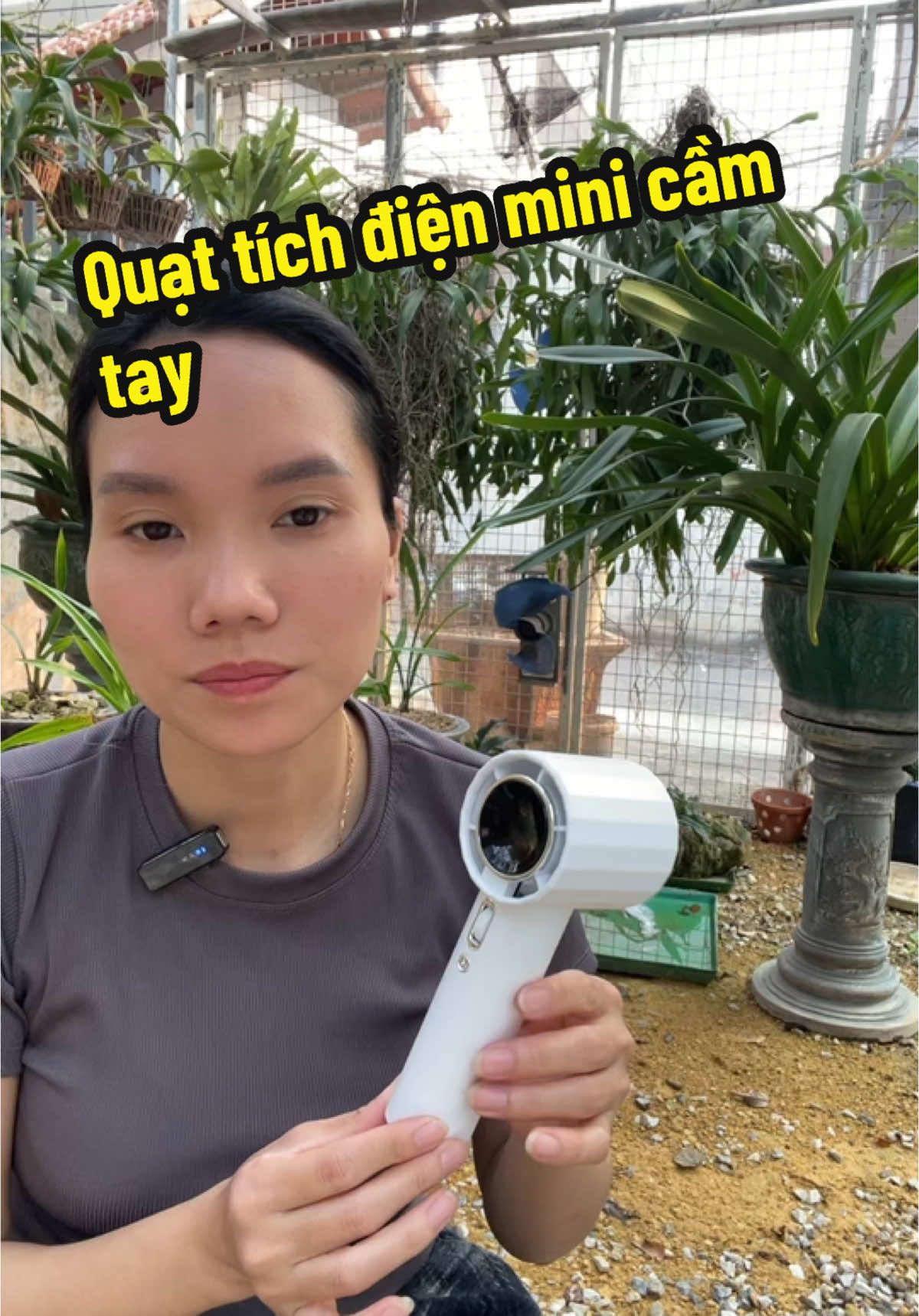 Quạt tích điện mini cầm tay nha các chị #xuhuongtiktok #nhabitapxaykenhtiktok #quattichdien #quattichdienmini #tiepthilienkettikokshop 