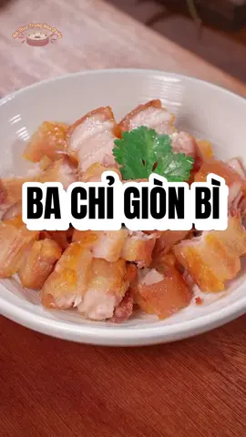Ba chỉ heo chiên giòn bì. Tui biết nhiều nhà thích ăn món này nhưng chưa biết cách làm. Hôm nay tui sẽ chia sẻ bí quyết để làm món này siêu dễ, siêu ngon ngay tại nhà. Không cần nồi chiên không dầu, cũng không cần lò nướng. Chỉ cần một chiếc chảo là đã có thể làm ra món ngon như ngoài hàng. Các bà cùng xem tui làm như thế nào nhé #amthuctrunghoa #amthuctrunghoadaily #nauan #hocnauan #nauancungtiktok 