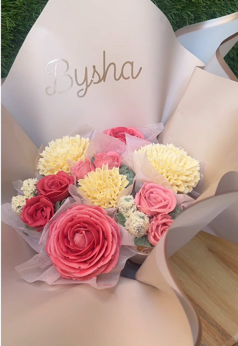 Offrez la douceur à ceux que vous aimez, un bouquet de cupcakes pour chaque occasion ! #Bouqcakes #cupcake #bouquetdecupcakes #bouquetofcupcakes #cadeauxpersonnalisé 