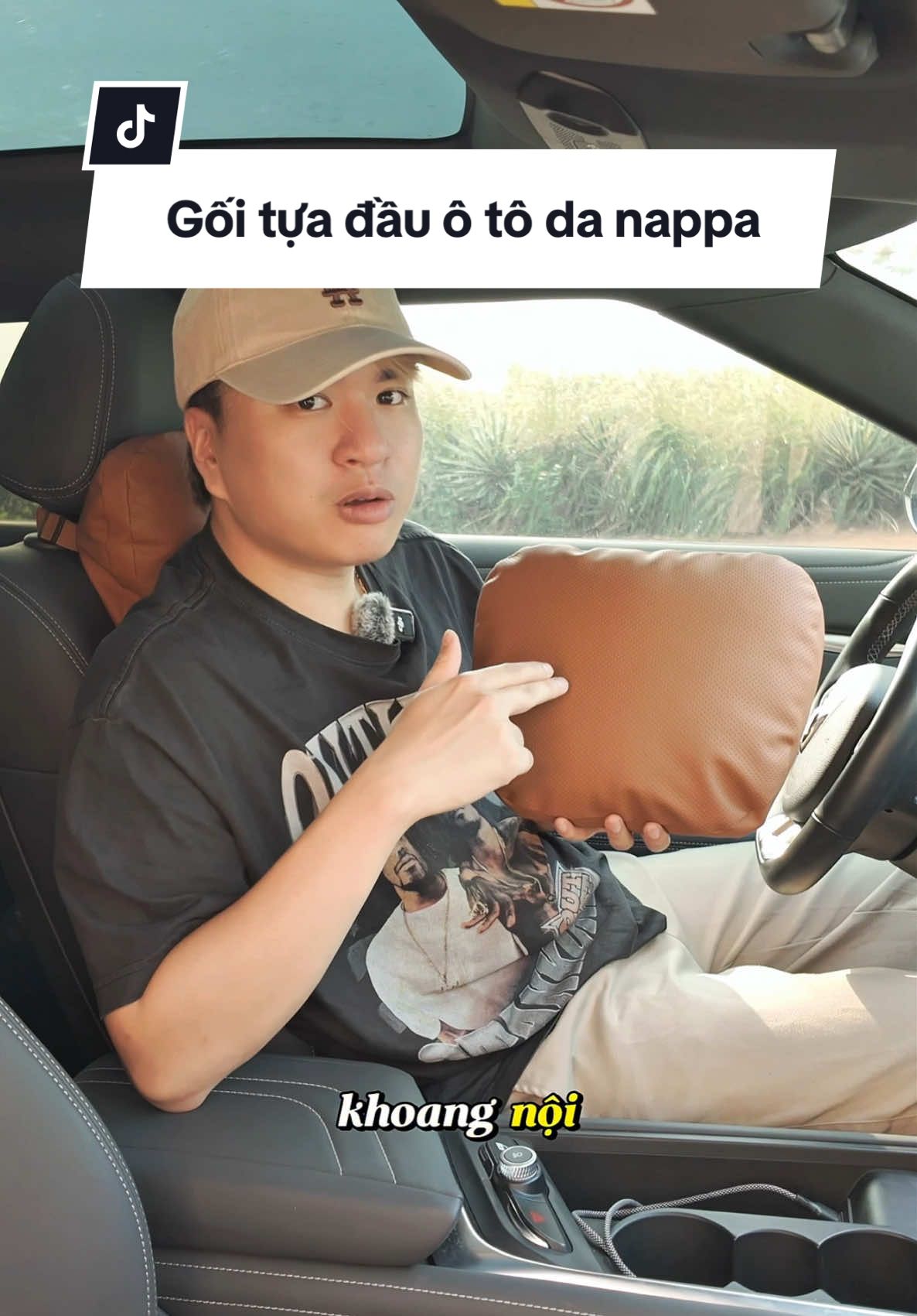 Chất da mịn mát, sang trọng, thiết kế phù hợp với mọi loại xe với gối tựa đầu ô tô da nappa #goituadauoto #phukienoto #chocar 