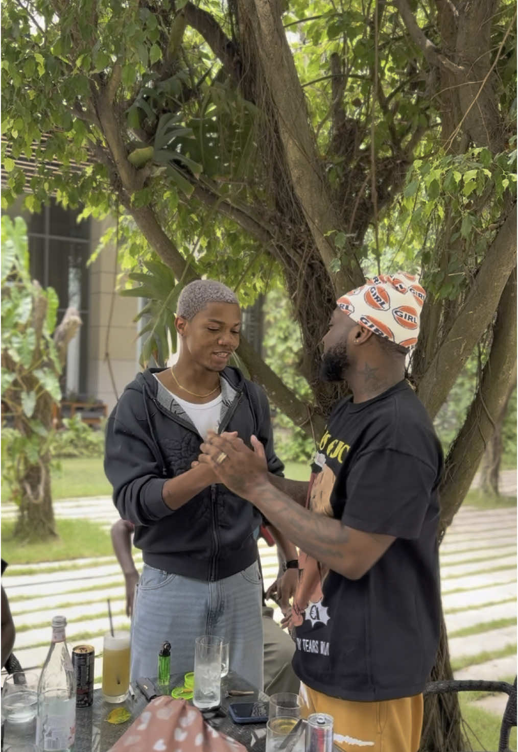 @davido links up with @KiDi ahead of #RNAQ40  Both artistes performing tonight. #PulseCelebs 