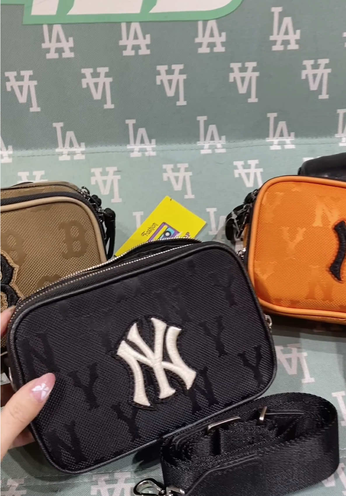 Túi đeo chéo 18cm siêu dễ phối đồ ạ#tuideocheo#MLB#tuimlb