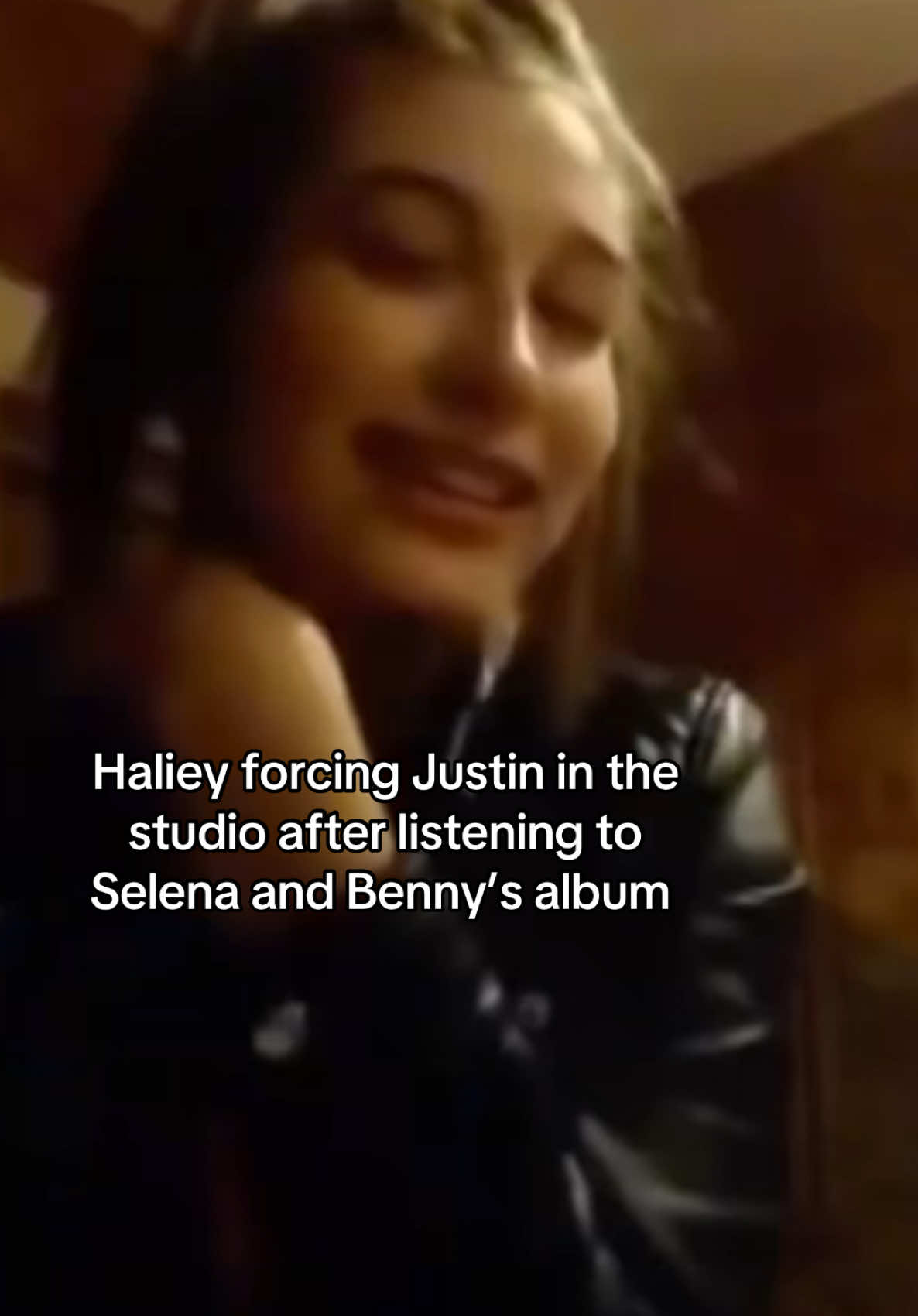 Haliey can’t be caught lacking. #fyp #foryoupage #halieybieber #justinbieber #singing #selenagomez #bennyblanco #greenscreenvideo 