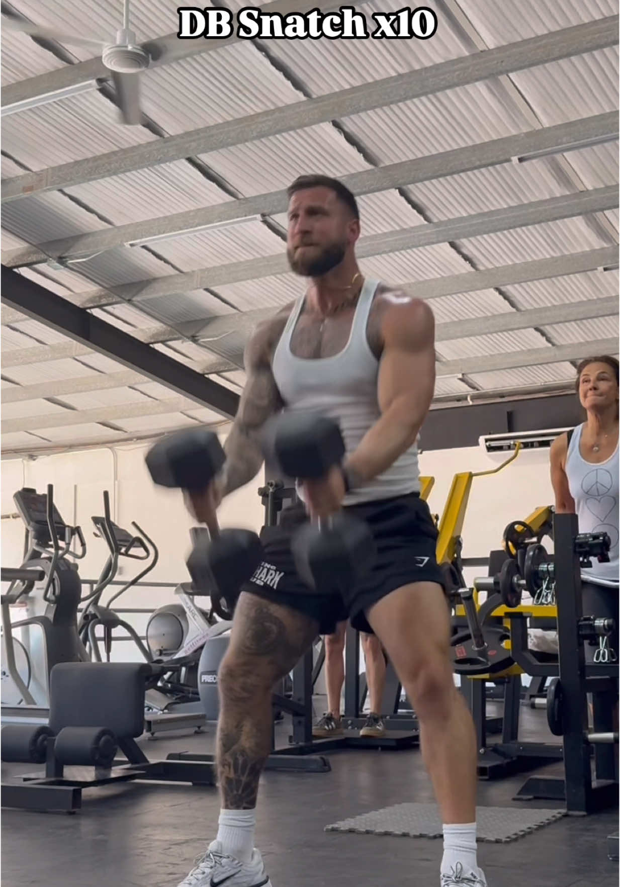 FULL BODY WORKOUT 💪🏻🔥 Usually when I am traveling I like to maximize my time in the gym so that I can enjoy my stay wherever I am in the world.  Full body workouts allow me to work multiple muscle groups at once, higher calorie burn, while building strength all at once.  How do you train when traveling? 4 Rounds  10 Reps of each  60 seconds of rest DB Snatch x10 Push Press x10 Deadlift x10 Bent Over Row x10 #fullbody #fullbodyworkout #fullbodyexercises #dumbbellworkout #costarica #travel 