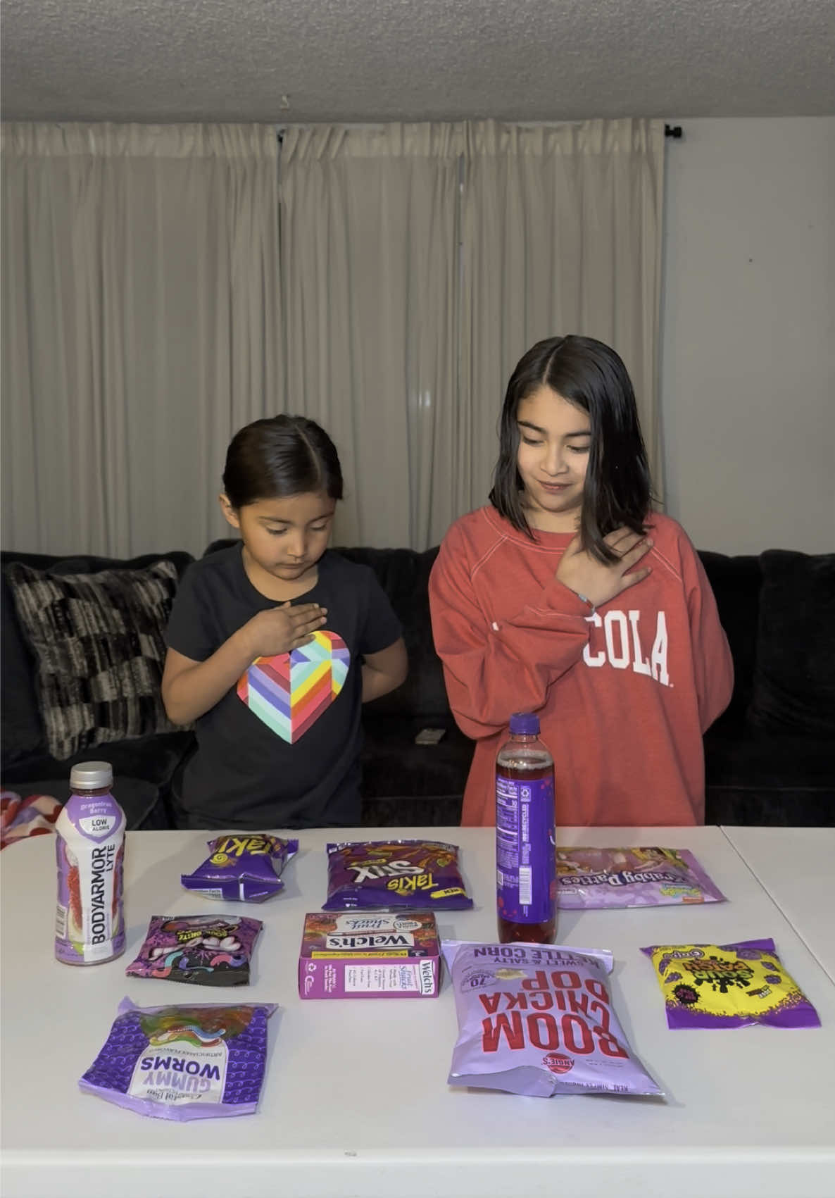 Grab the purple snack 💜 #felixfamily #familygames #fyp #parati #challenge #snackgrab #grabthesnackgame #candygrab #candygamechallengecrashout