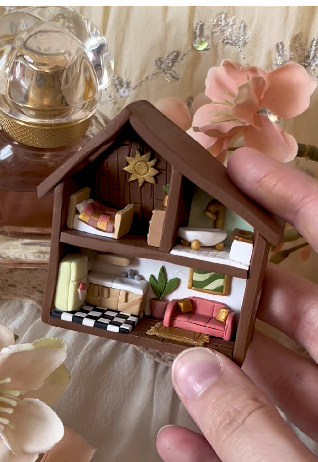 AHHHH IM SO HAPPY WITH THIS #miniature #polymerclay #polymerclayminiatures #dollhouse #70s #70saesthetic #70sdecor #minidollhouse 