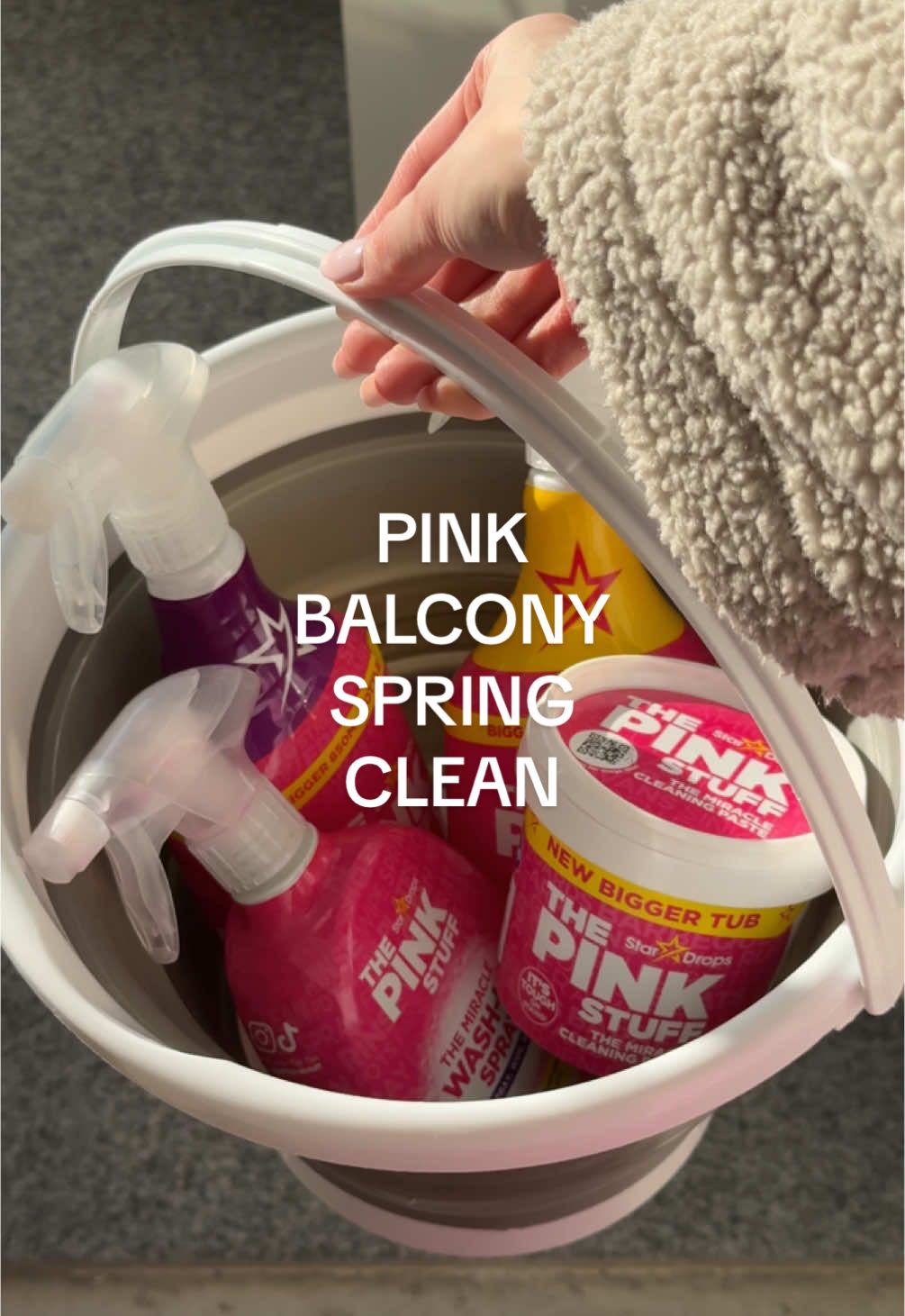 pink spring cleaning motivation 🌸🐣🩷🫧 my balcony definitely needed a little refresh after the winter months ✨ @The Pink Stuff ad/brand ambassador 🩷 #CleanTok #cleaningmotivation #springcleaning #cleaninginspo #speedclean #cleaningproducts #cleaningtips #pinktok #balcony #deepclean #thepinkstuff