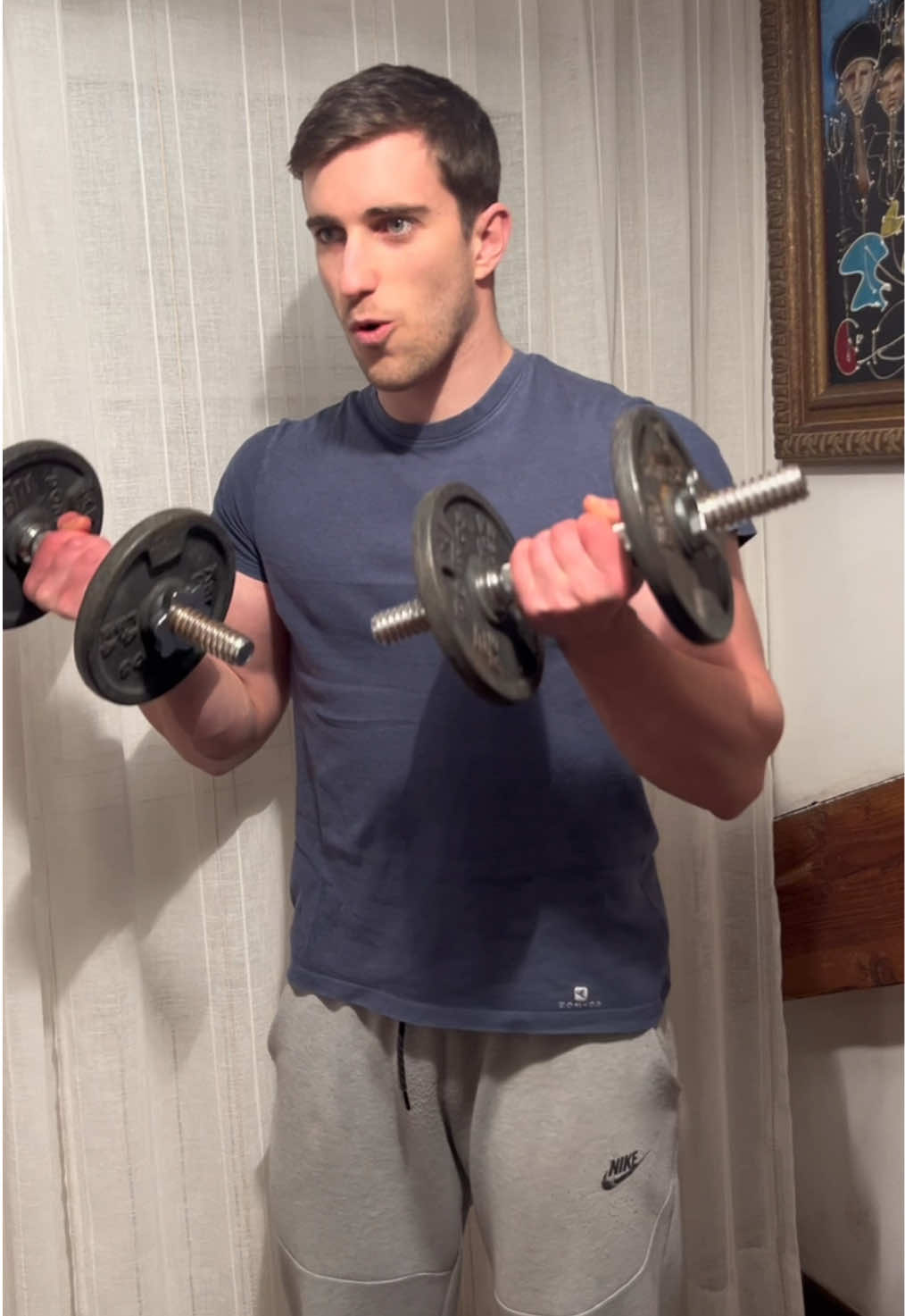 ¡Construye bíceps más grandes en 30 días! 💪 El curl 21 es una de las mejores formas de transformar tus bíceps. Si quieres más consejos como este, ¡sígueme para no perderte nada! #bicepsworkout #ejerciciosencasa #fitnessmotivation #brazosfirmes #entrenamientoencasa #biceps 