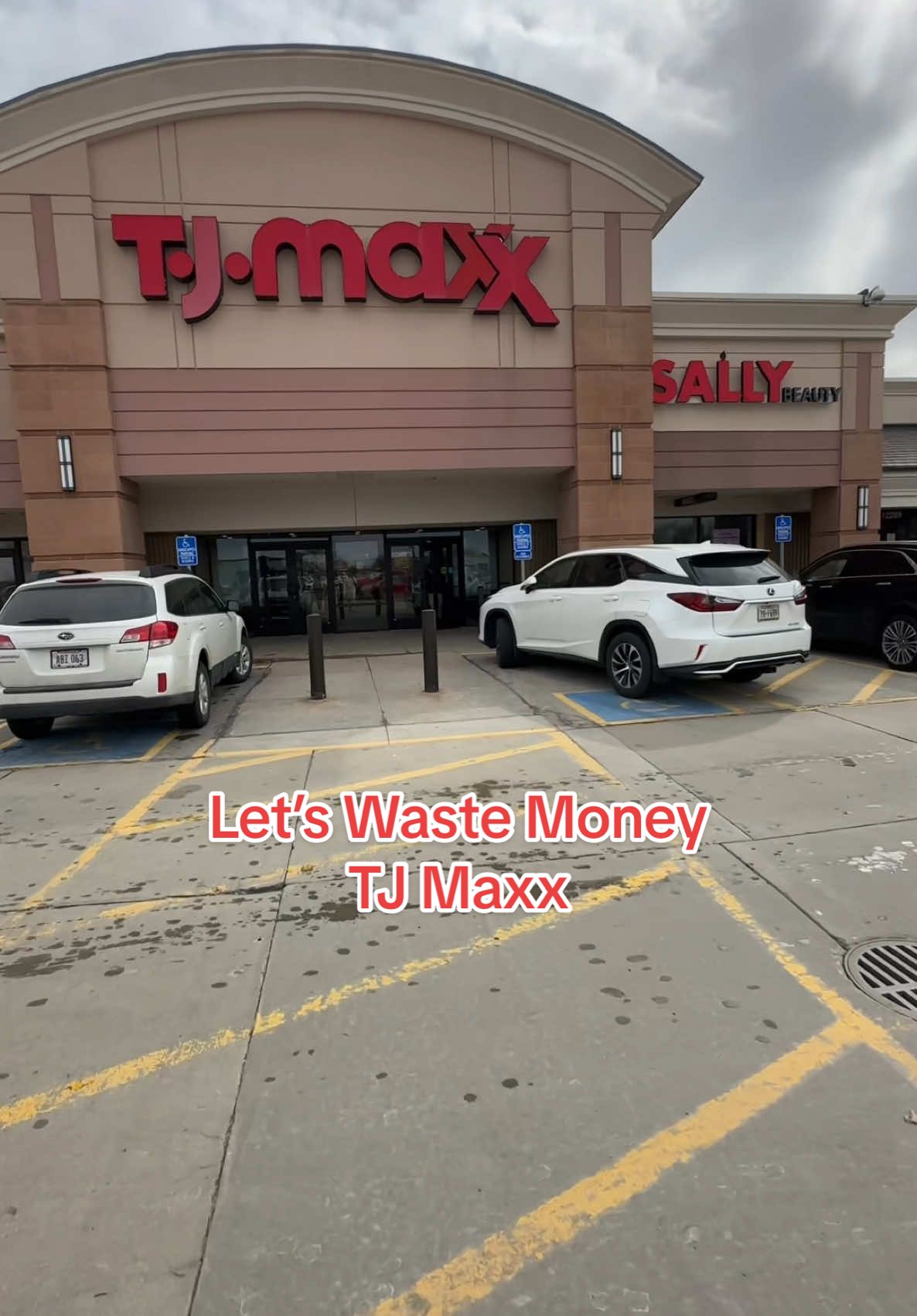 Let’s waste money at @TJ Maxx ◡̈ ONE OF MY BEST TRIPS EVER!!🤩🍒 #tjmaxx #tjmaxxfinds #tjmaxxhaul #tjmaxxshopping #shopwithme #comeshopwithme #shopping #shoppinghaul #shoppingvlog #Vlog #nebraska #cherry #cherries #totebags #summervibes #betseyjohnson #bagcharms @Snak Club 