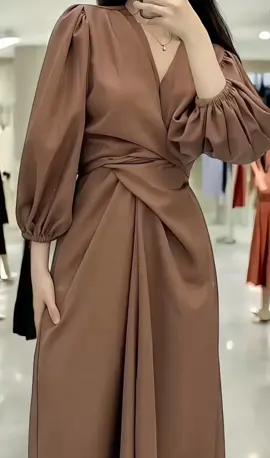 Deskripsi Tampil anggun dengan Selin Dress dari EOVEA! Pilih dari 11 warna yang menawan, mulai dari Pink, Silver, Sage Green, Black, Maroon, Navy, Milo, Choco, Army, Lilac, hingga White. Dengan ukuran LD 100cm - 112cm dan panjang 121cm, dress ini memberikan kenyamanan tanpa mengorbankan gaya. Terbuat dari bahan berkualitas tinggi, yaitu Katun Havana, Selin Dress hadir untuk memenuhi kebutuhan fashion Anda. Cocok untuk berbagai kesempatan, dress ini akan membuat penampilan Anda semakin memukau. Temukan gaya eksklusif Anda dengan Selin Dress, hanya di EOVEA. #dress#dresscantik#dresslebaran#gamislebaran#outfitlebaran2025#outfitlebaran 