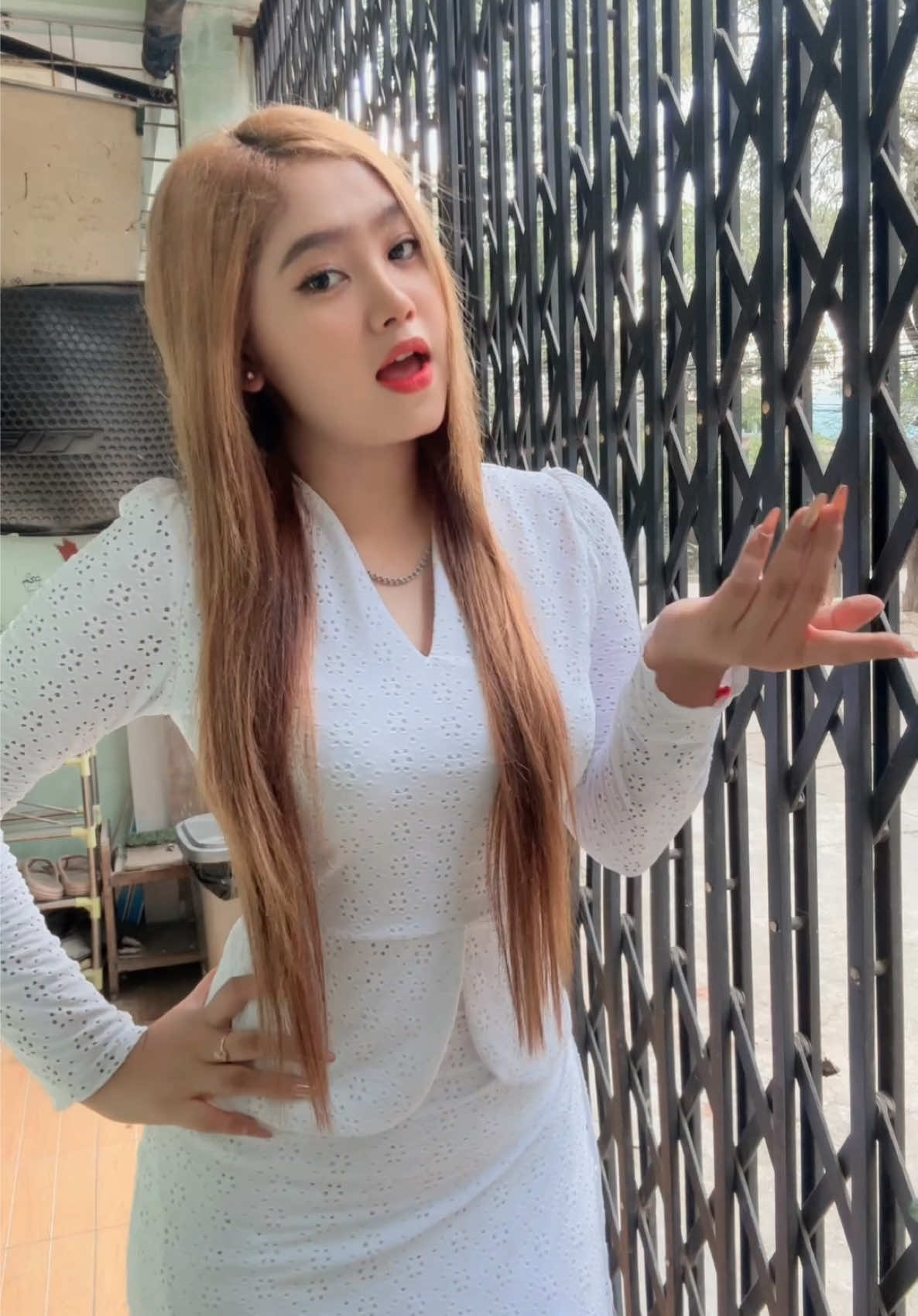 သူအရမ်း စိုးမိုး 🤭🤍 #နေ့ည24နာရီစိုးမိုးတယ်🤭🤭 #အရမ်းချစ်တယ် #tiktok #fyp #foryou #myanmartiktok🇲🇲🇲🇲 #tiktokmyanmar🇲🇲 #myanmardress #eaindramoemyint #EaindraMoeMyint #အိန္ဒြာမိုးမြင့် 