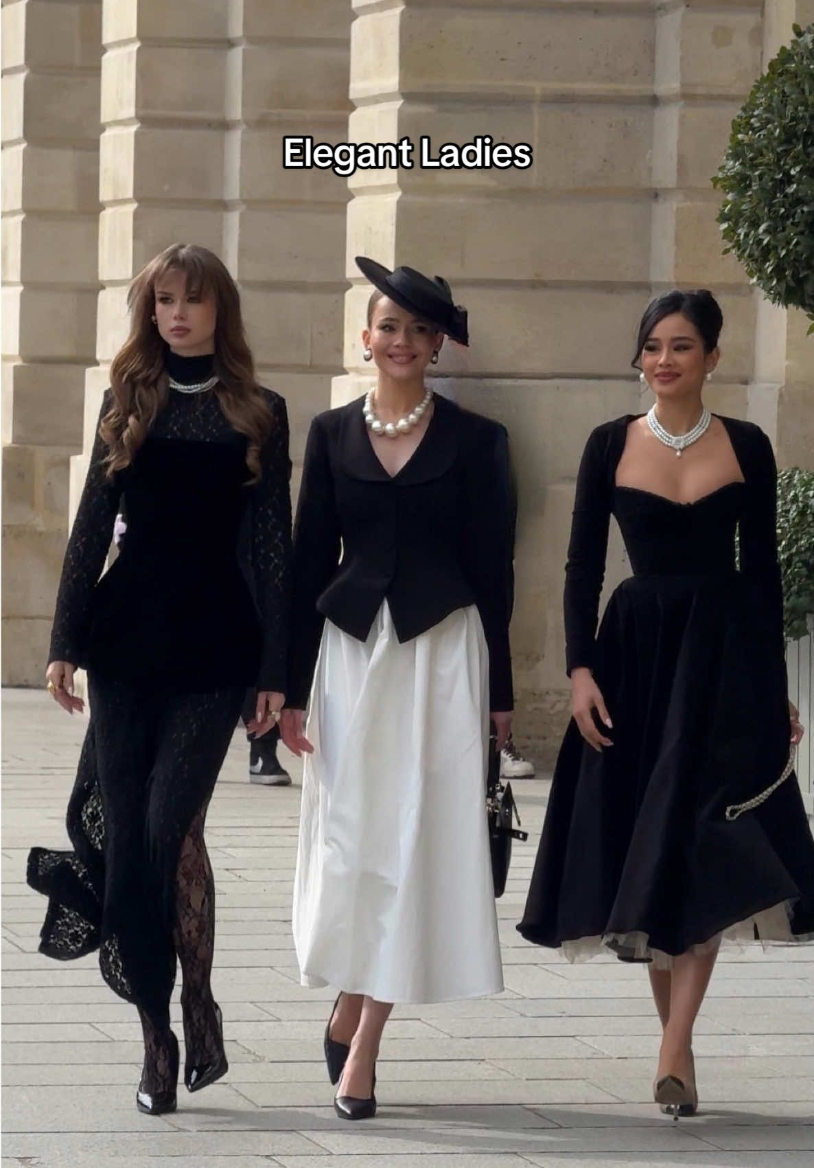 Women’s power >>> @Jarinpat @arinaeagle #friendship #friendshipgoals  #elegant #classystyle #oldmoneystyle #walkingdownthestreet #feminineenergy 