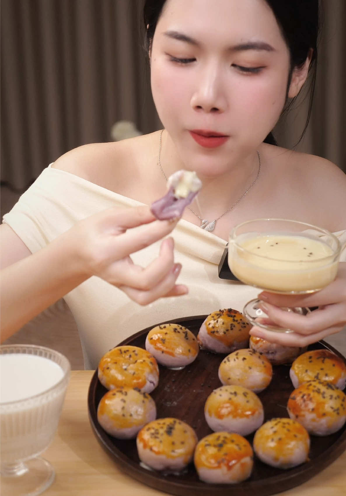Ăn bánh khoai môn nhân phô mai thui 🍠🧀 #mukbang #asmr #foodreview #ancungtiktok 