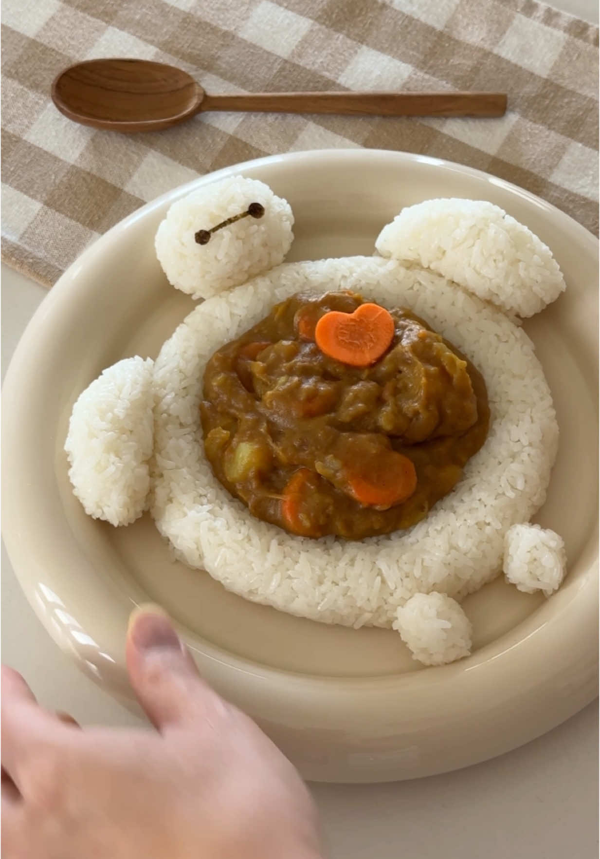 let’s make a baymax curry rice bowl 🍛  #baymax #disneyfood #bighero6 