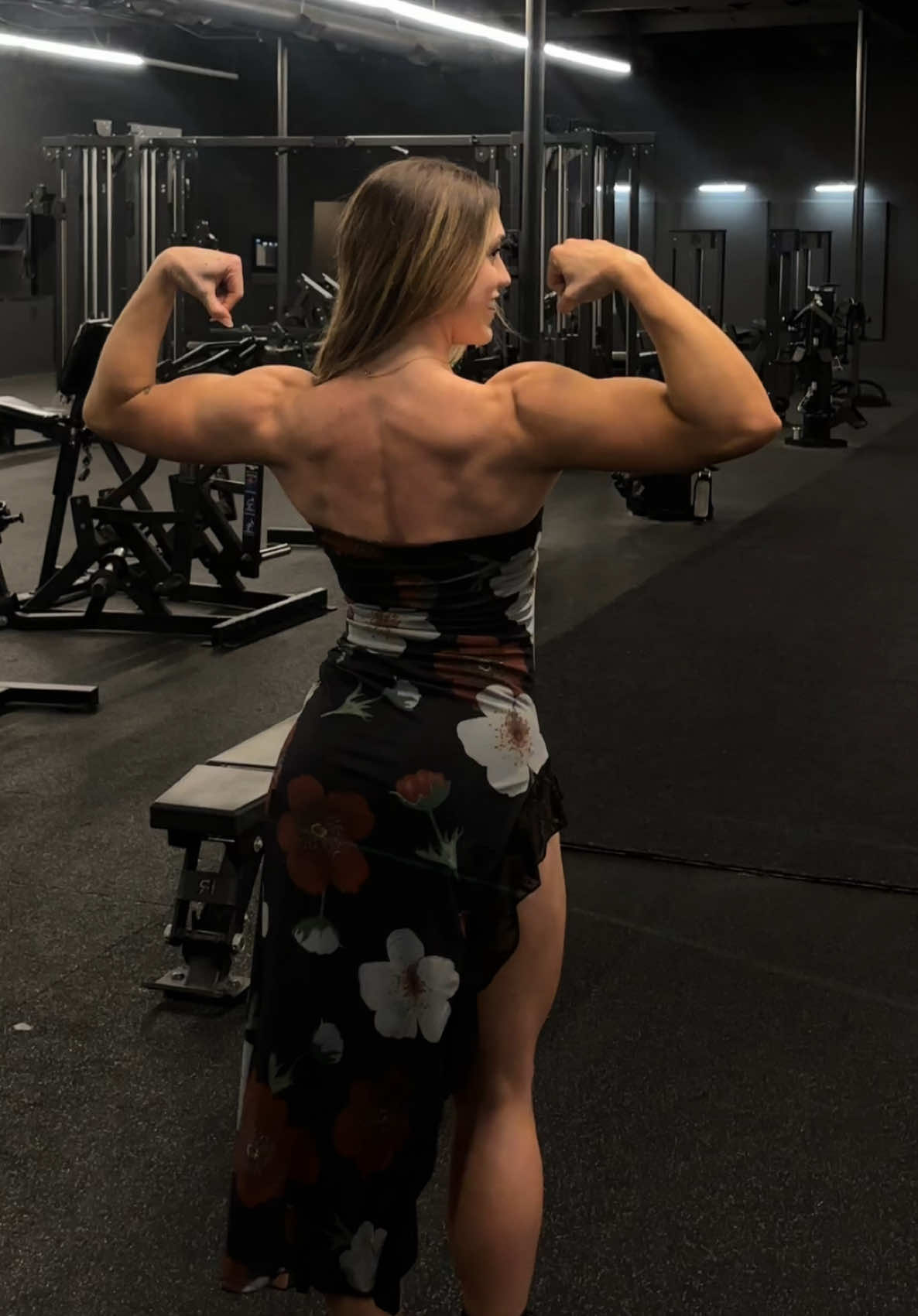 Quick pump before the night 🙂‍↕️  #Fitness #nightout #dresses #pump 