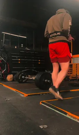 Train Harder  #FEEDTHEWOLF  #sportsperformance #strengthandconditioning #strengthtraining #powerlifting #bench #benchpress #athlete #squat #football #deadlift 