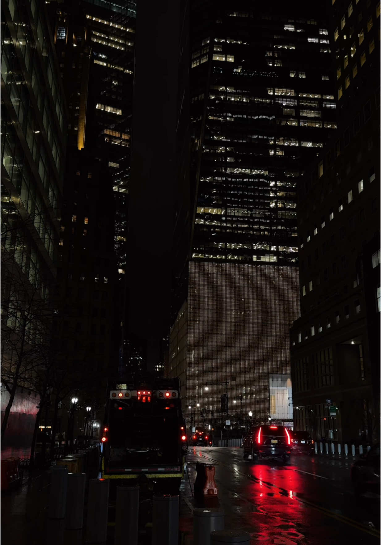 12AM in ny 🧛 #nyc #newyorkcity #darkaesthetic #cinematic #fyp 