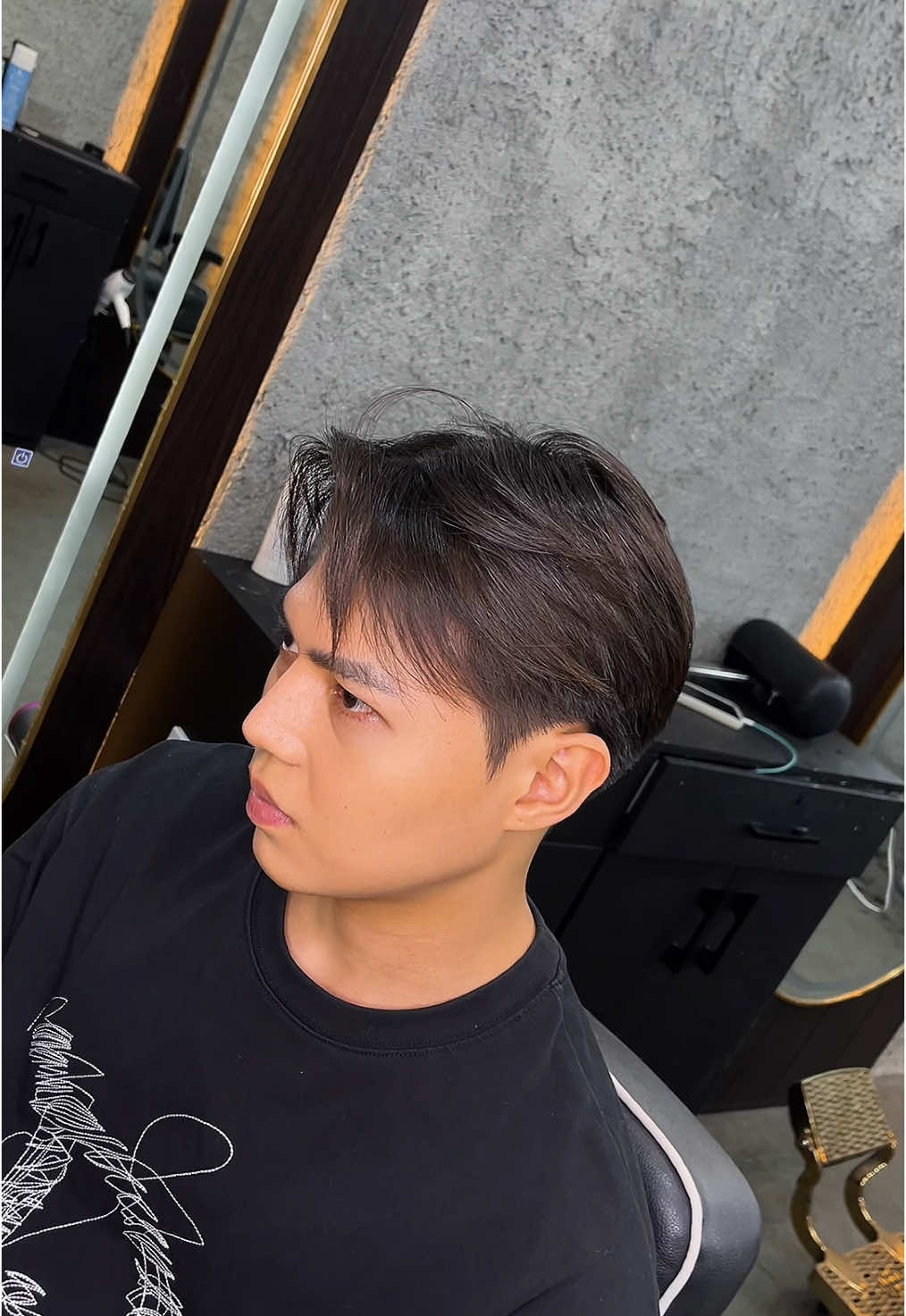 GUPIT PARA SA MGA STRAIGHT NA BAGSAK NA BUHOK 🥵 #cutsbyjani #alphamnl #manilabarber  #katipunanavenue #qcbarber #barberph #filipinobarber #taguigbarber #makatibarber #asianhair #voiceover #barbero #ateneodemanilauniversity #confidenceboost #hairdoctor #hairssolutions #hairproblems #menshairstyle2025 #trendyhairstyles