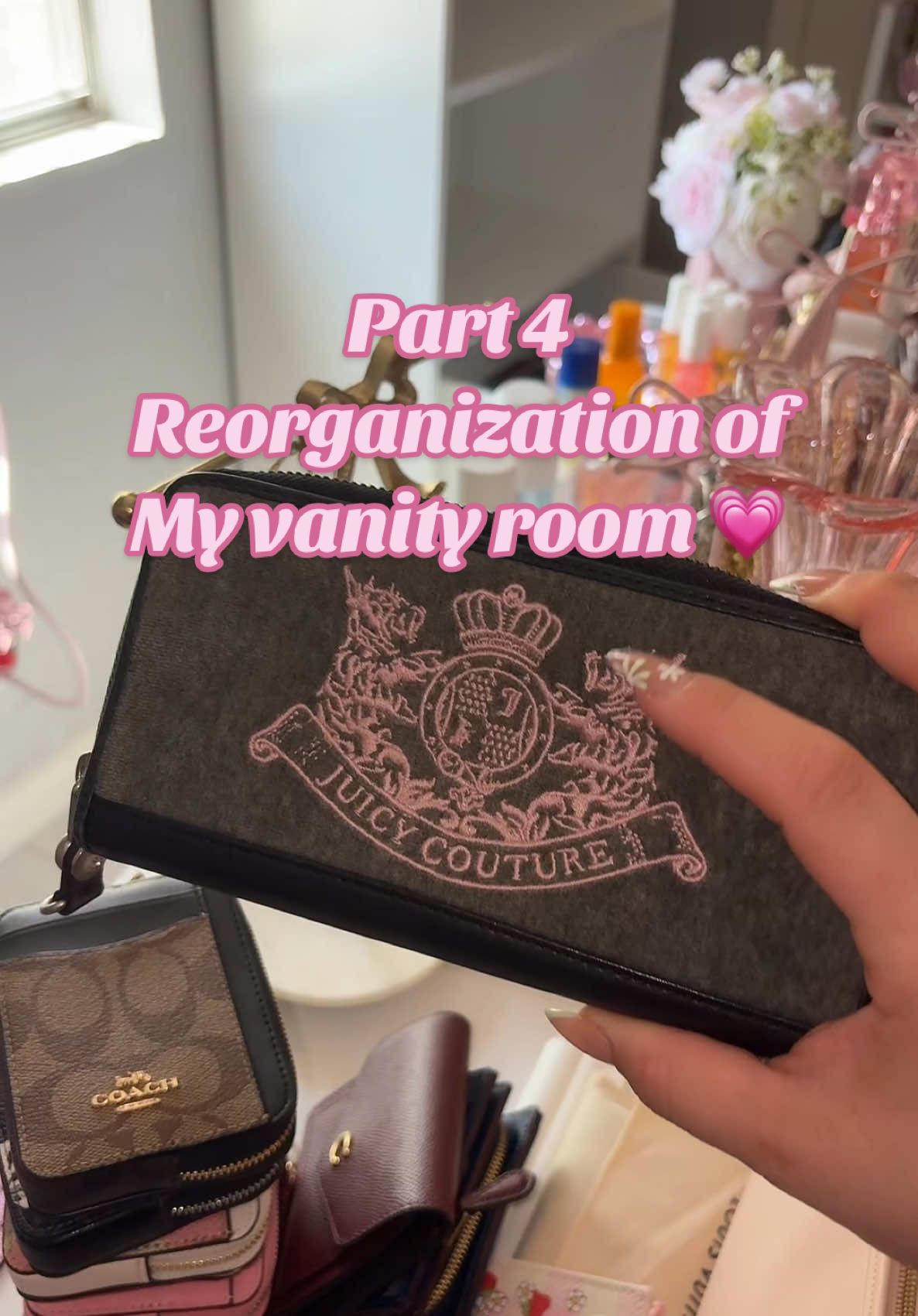 Who remembers the juicy wallets from y2k? 👀💗  #declutteryourlife #declutter #decluttering #declutteryourhome #vanityroom #clean #wallets #organization #vanity #vanityroom 