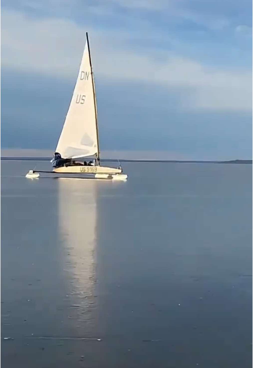 That’s a lot of fun in the winter…#satisfyling #asmr #ice #fyp #oddlysatisfying 