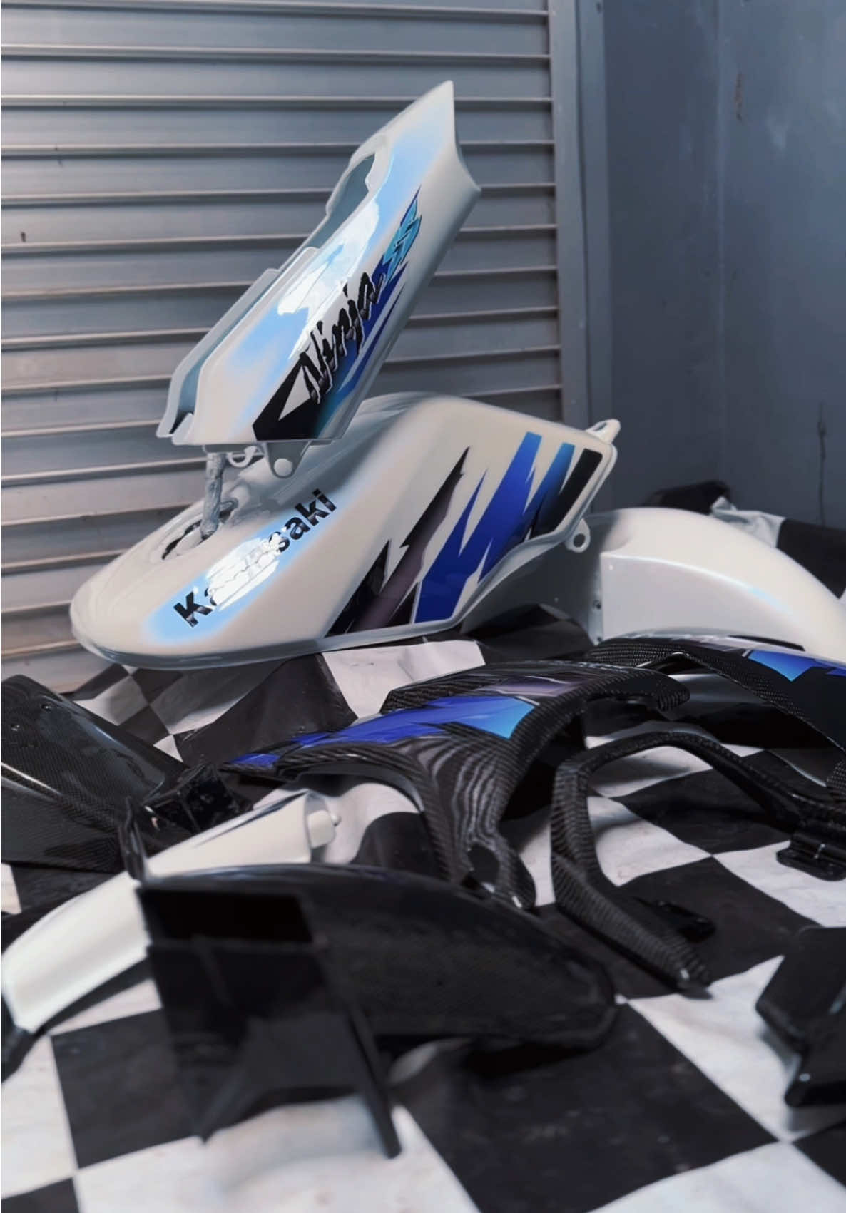 Bucin genk 🤍💙 #CapCut #fyp #fyppppppppppppppppppppppp #fypppppppppppppp #fypシ゚ #fypdong #fyppp #fypsounds #twostroke #2strokelover #2strokeindonesia #2stroke #ninja #ninjass #ninjass150 #ninjar #bestpaint 