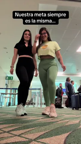 Ahora haré este trend a cada país que vaya 😂😍 @dani_mena13 #viajeamigas #cancun #cancunmexico #trends #viajar #aeropuerto #xcaret #mexico 