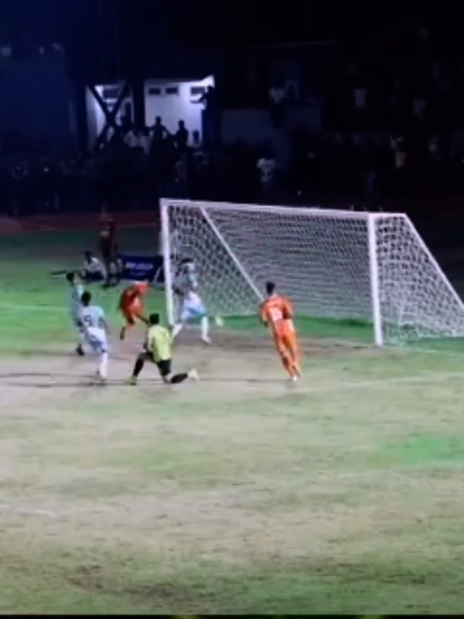 Perseftim Flores Timur sukses mengamankan gelar juara tiga dalam ajang Liga 4 NTT ETMC ke-XXXIII tahun 2024/2025 setelah mengalahkan Perse Ende dengan skor tipis 3-2. #perseftimflorestimur  #perseende  #liga4 #etmc2025kotakupang  #nttpride🏝🔥kupangntt💯  #nttpride🏝🔥 