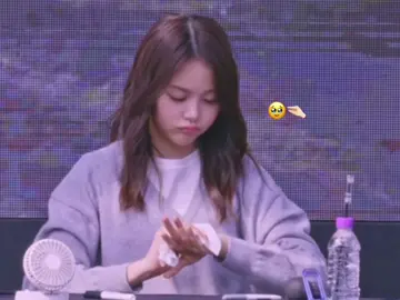 kok lucuuukk si menn??🥹 mana  tiap fansign tangan nya kena coret muluuu😭🙏🏻 #carmen #h2h #hearts2hearts #thechase #butterflies #smentertaiment 