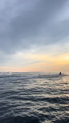 sunset🌅  nusa lembongan😍 #jetskilembonganadventure #jetskilembongan #tiktokfypシ #fypviralシ  