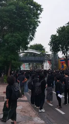 demo grahadi hari ini, tolak RUU TNI #fakesituation #surabaya #grahadisurabaya 