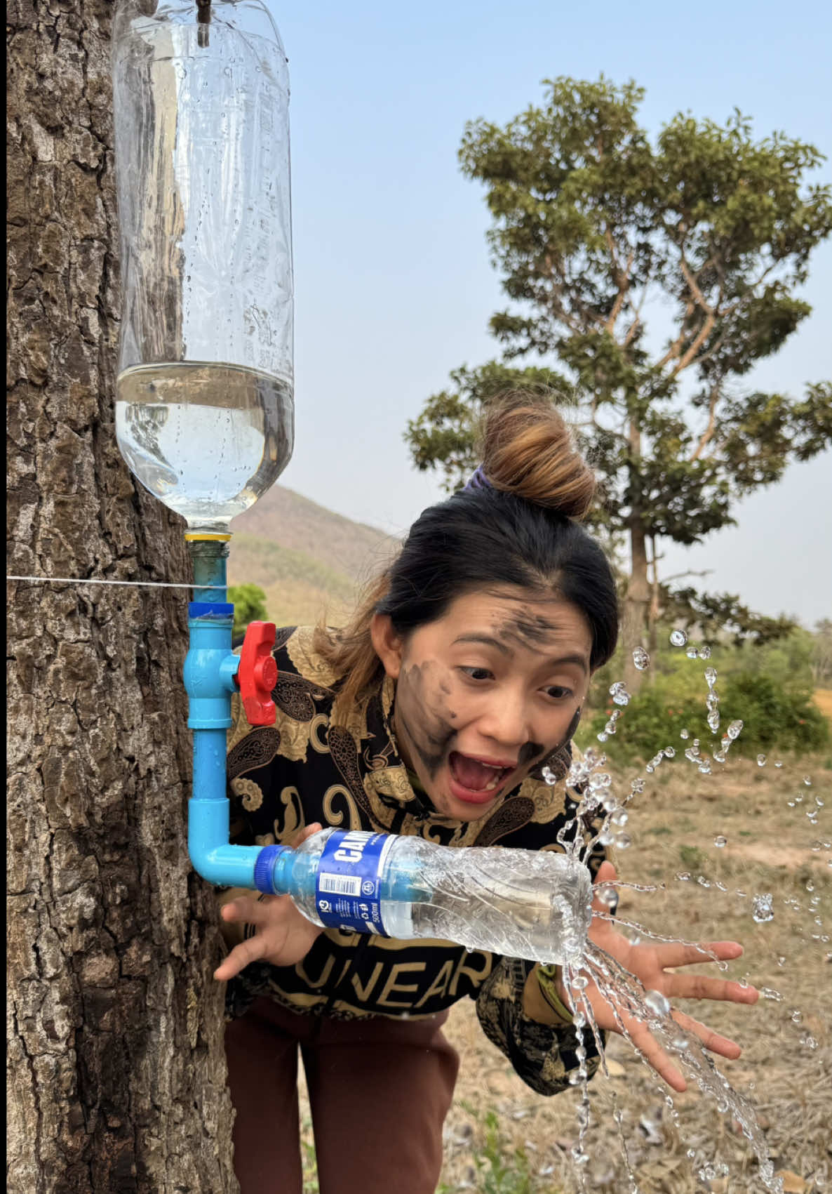 Survival Skills: Saving water with SMART ideas and USEFUL in forest #campping #bushcraf#…