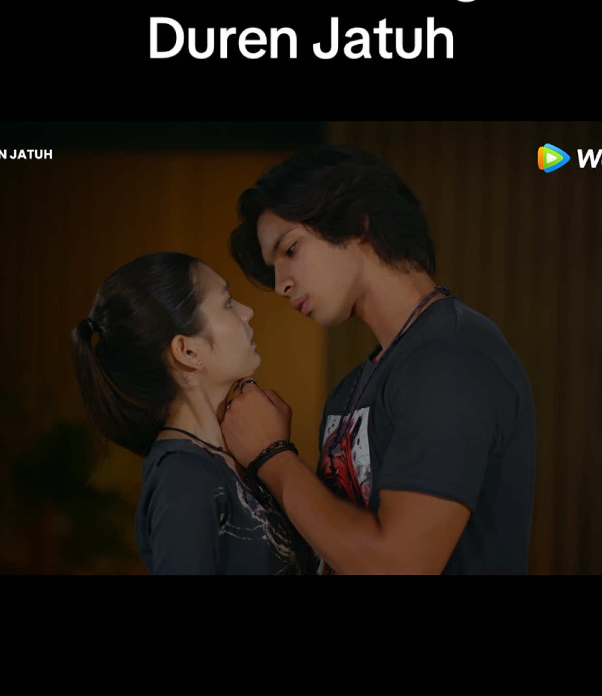 Anne @zoeabbasjackson jatuh hati pada Julian @ninojkt, tapi bagi Julian, hubungan mereka terasa tidak pantas. Apakah Anne akan menyerah pada perasaannya? Atau berpaling pada Ethan @aryamohan7 yang selalu ada untuknya?💔✨ Nantikan WeTV Original Duren Jatuh hanya di WeTV! 🎬: WeTV Original Duren Jatuh 👉: Tayang 3 April di WeTV! #NontondiWeTV #WeTVIndonesia #WeTVOriginal #DurenJatuh #ZoeAbbasJackson #NinoFernandez #AryaMohan 