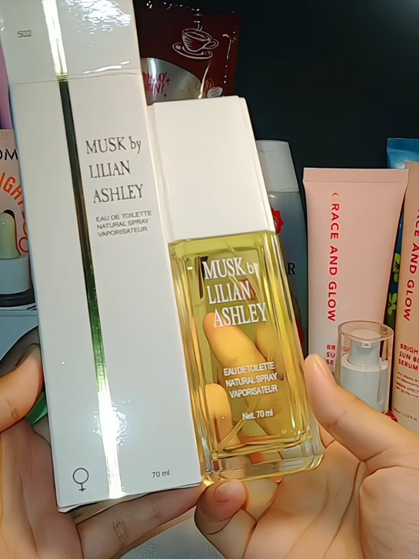 sukaa bangett sama parfum Evangeline iniii huhhu‼️😭✨ udah murah, wangiii bayii, tahan lamaa juga! anak sekolaah wajib punyaa! #evangeline #parfum #parfumviral #muskbylilianashley #parfumereccomended 