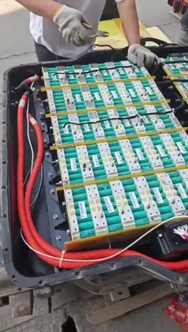 Bóc khối pin trong xe ô tô điện trung quốc #pinxiaony 
