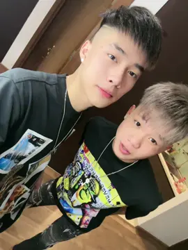 Đổi áo luôn rồi:(