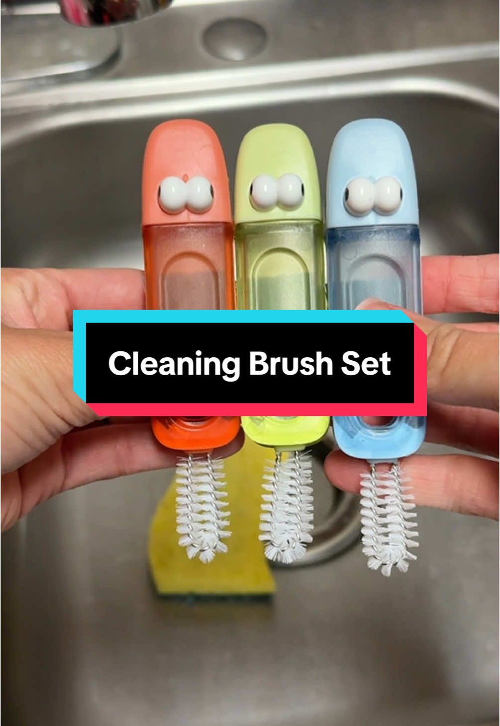 make sure your cleaning your cups and lids!!! #clean #cleaningtiktok #dishes #cleaningbrush #cleaninghacks 