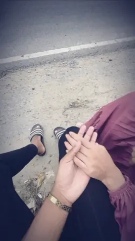 Holding hands ❤️#CapCut #foryou #foryoupage#fyp  #couplevideo #couplelove #viralditiktok #viralvideo #bdtiktokofficial 