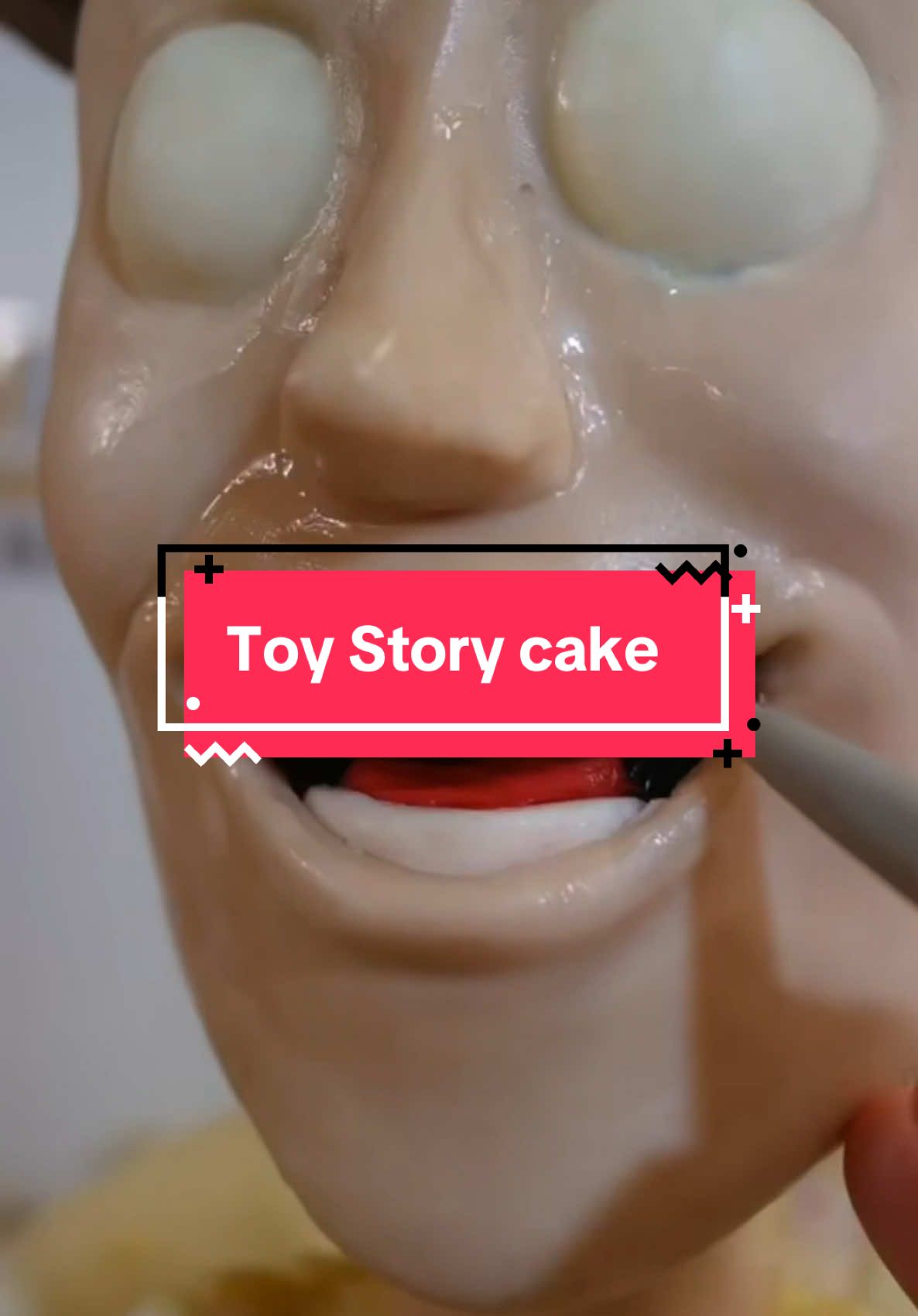 Watch me cut the cake! 