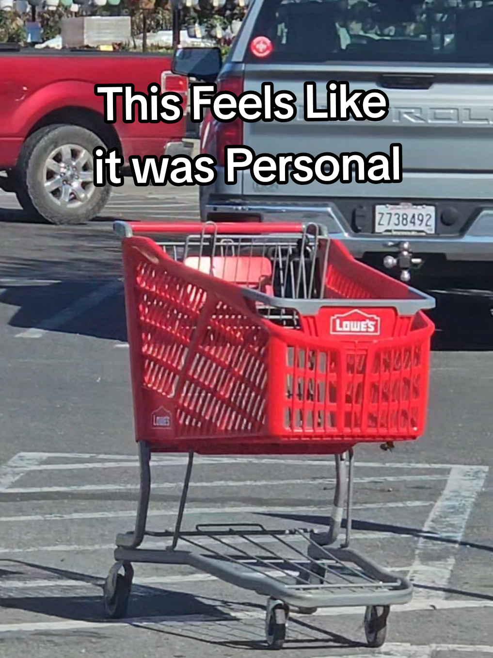 This shopping cart woke up and chose violence 🛒😈🤯 Licensed by ViralHog, filmed by Milos Valenta #humor #shoppingcart #viral 