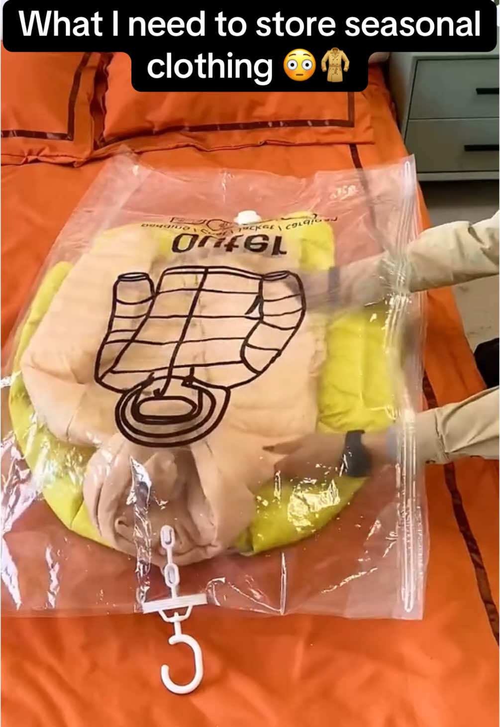 I need these vacuum bags urgently for my seasonal clothing🧥✨ #homehacks #homeproducts 