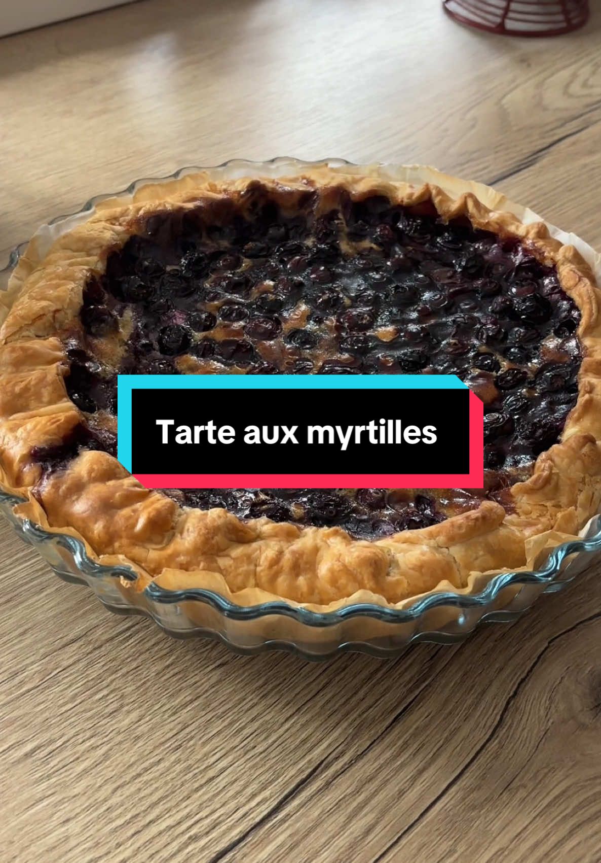 Rien de plus simple qu’une tarte à la myrtilles…si bon!  Je fais généralement ma pâte maison et pour cette fois je suis allée au plus rapide avec une pâte feuilletée du commerce.  Pour l’appareil c’est: - 2 œufs  - 150 ml de crème liquide  - 80 gr de sucre roux  - de la vanille en poudre Cuisson, 45 min à 180 degrés.  #recipes #fyp #recipesoftiktok #recipeoftheday #recipesforyou #recipeideas #food #Foodie #foodtiktok #FoodTok #FoodLover #blueberry #pie #tart #tarte #dessert #desserts #desserttiktok 