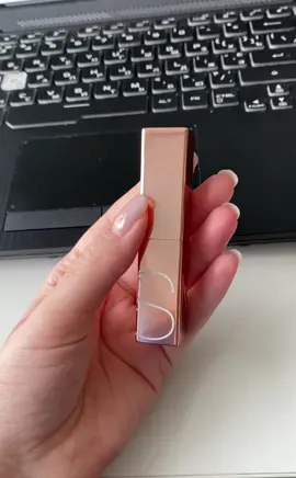 Nars lip balm,  my new fav everyday balm with a pretty pink lip tint amazing hydrating and feels so comfortable I'm obssesed. 